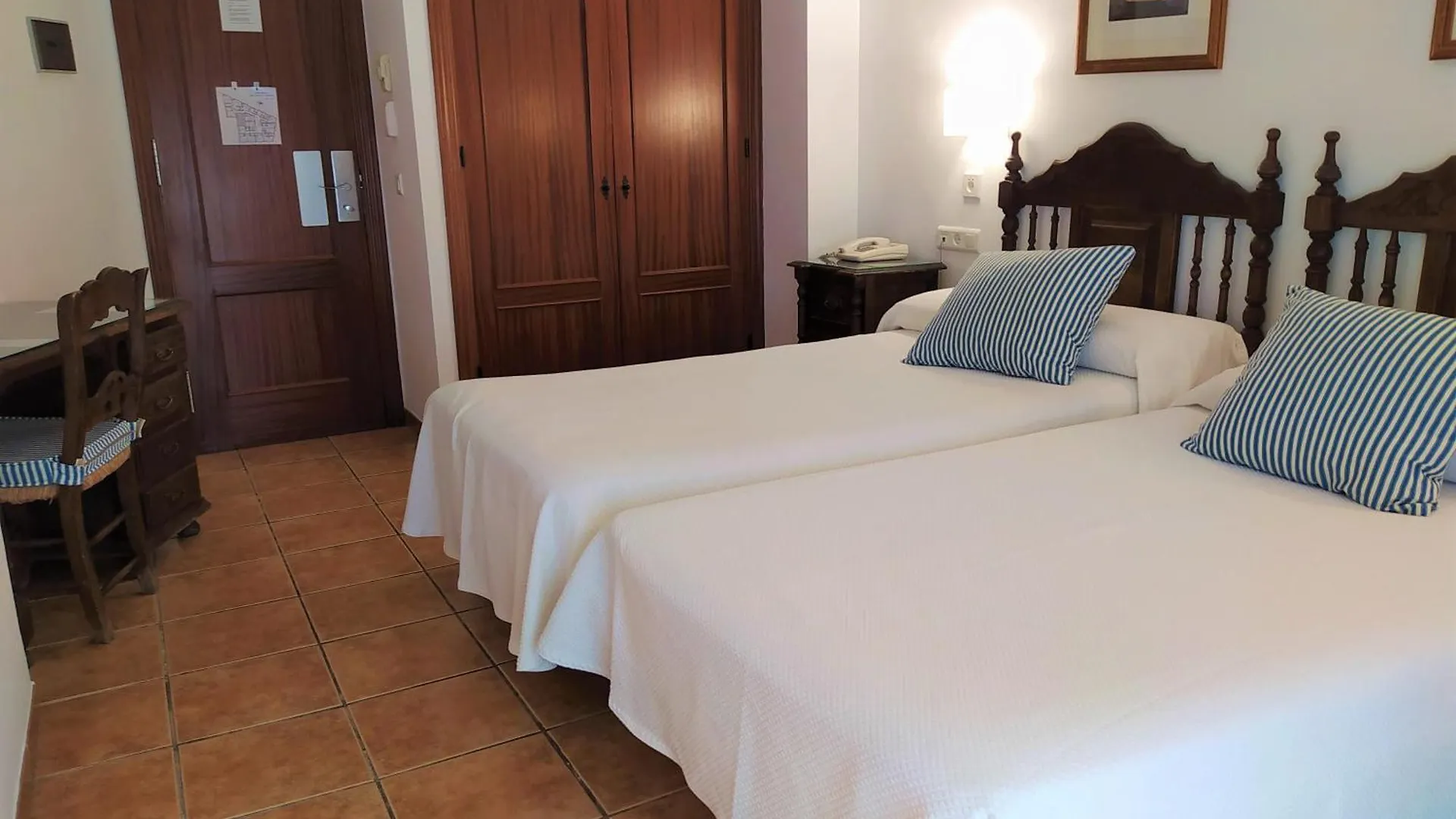 Hostal Marissal By Dorobe Nerja