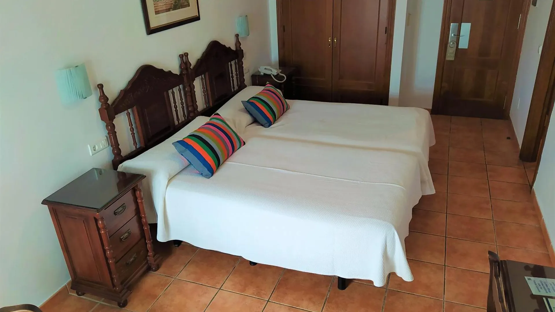 Konukevi Hostal Marissal By Dorobe Nerja