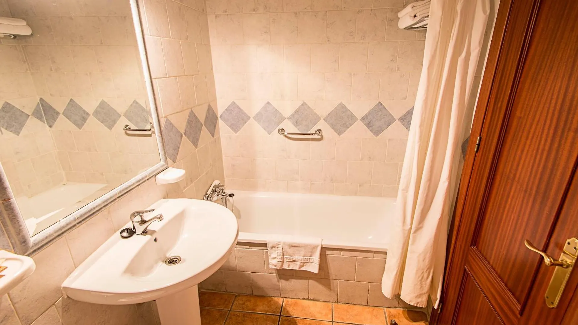 Hostal Marissal By Dorobe Nerja