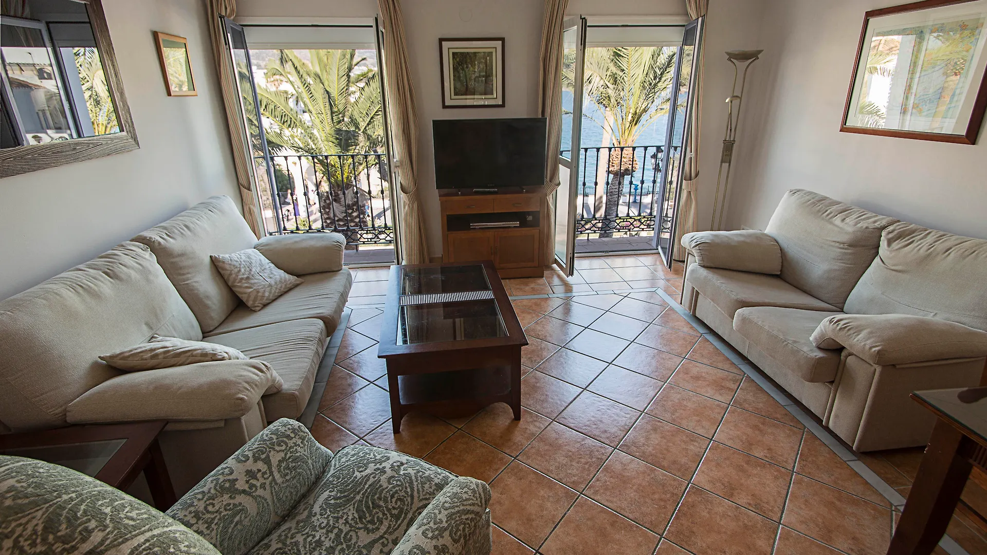 Hostal Marissal By Dorobe Nerja