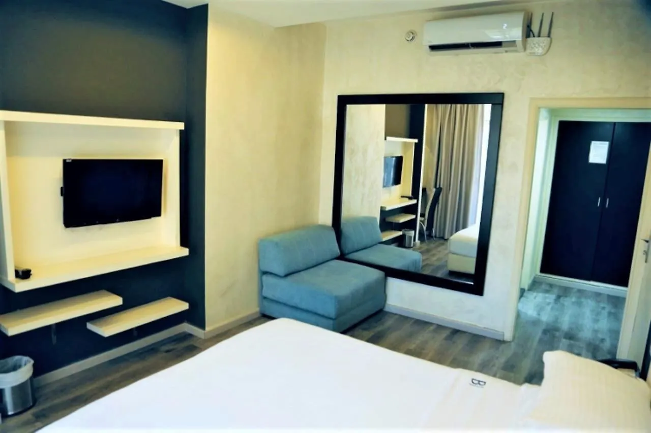 Hostal Marissal By Dorobe Nerja Pensionat